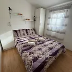 Kuca Renata بيت للعطل