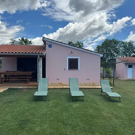 Kuca Renata * Πούλα